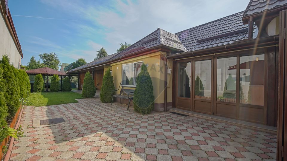 8 room House / Villa for sale, Aurel Vlaicu area