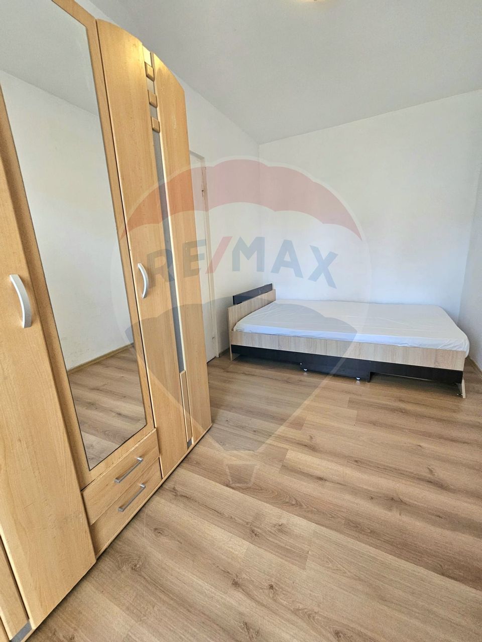 Apartament cu 2 camere de vanzare  în zona Cedonia