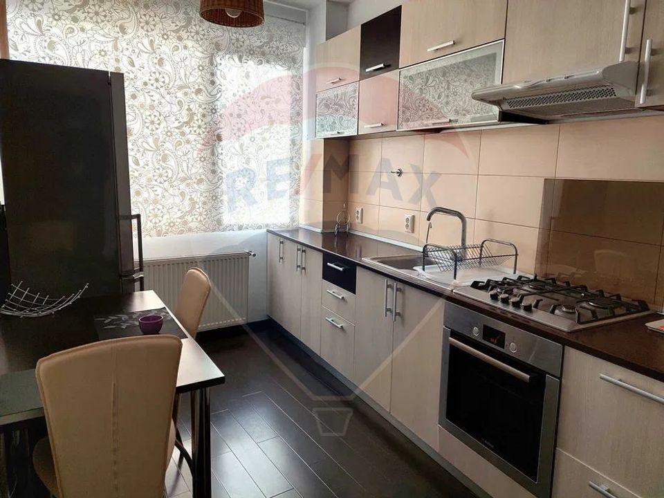 Apartament cu 2 camere de închiriat în zona Damaroaia