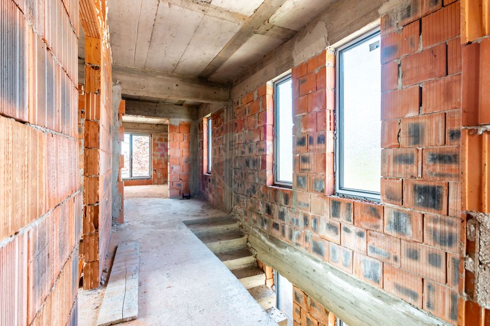 Casa / Vila la rosu in Chitila / Strada Rudeni - teren 264 mp