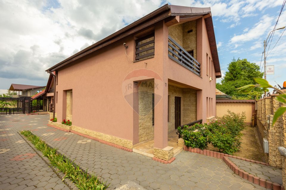 10 room House / Villa for sale, Serbanesti area