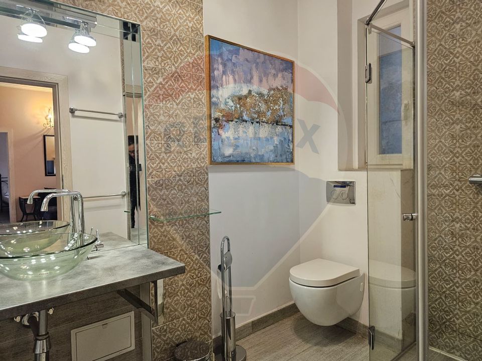 Inchiriez apartament superb cu 4 camere în zona Ultracentral