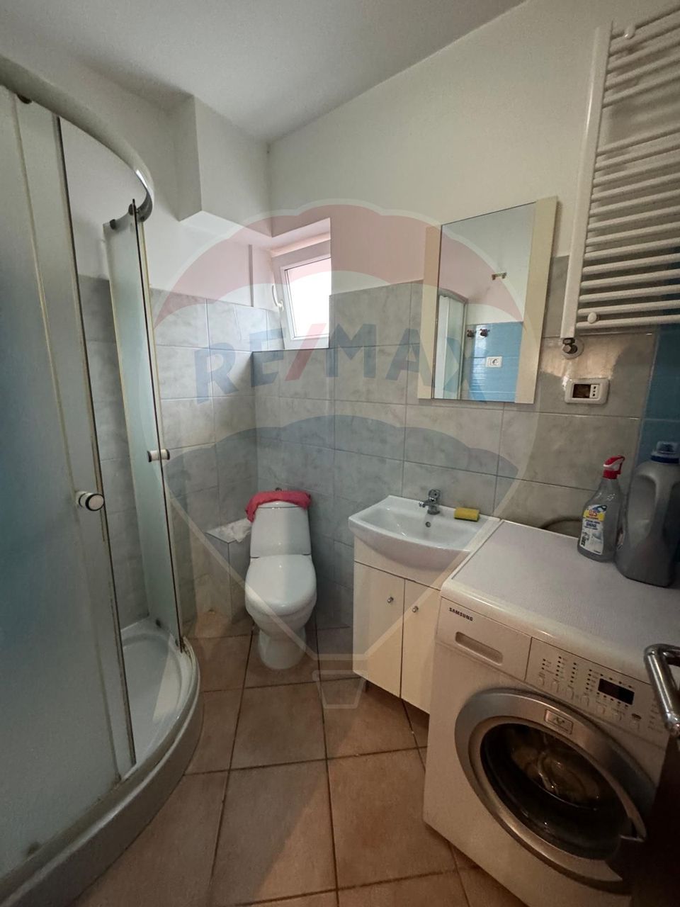 Casă / Vilă cu 8 camere de vânzare în zona Est