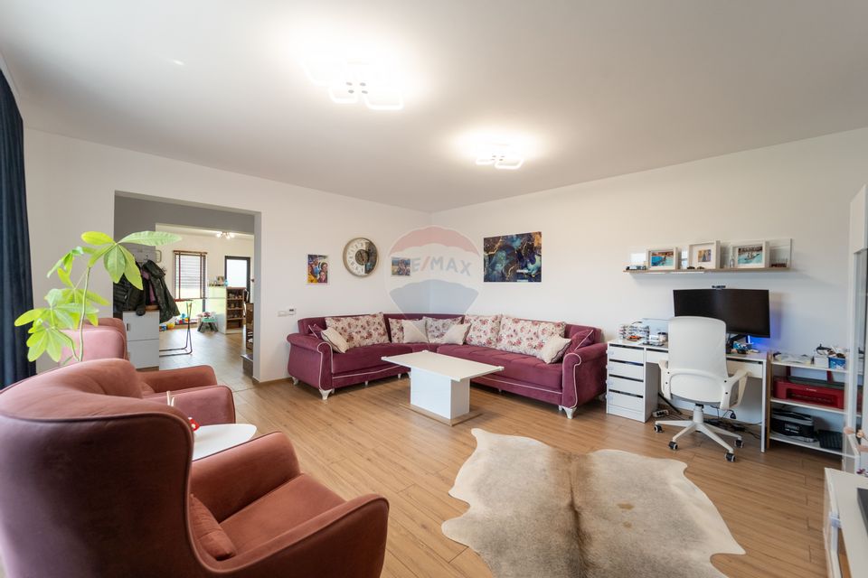 Casă individuală cu 4 camere - de vânzare în Hărman, Brasov