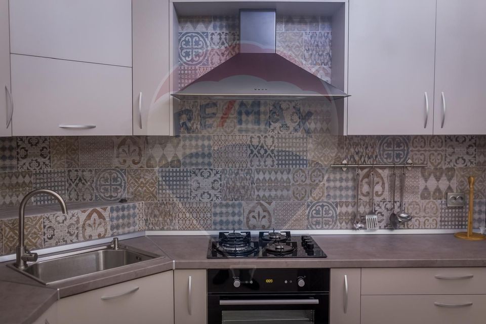 Inchiriez apartament superb cu 4 camere în zona Ultracentral