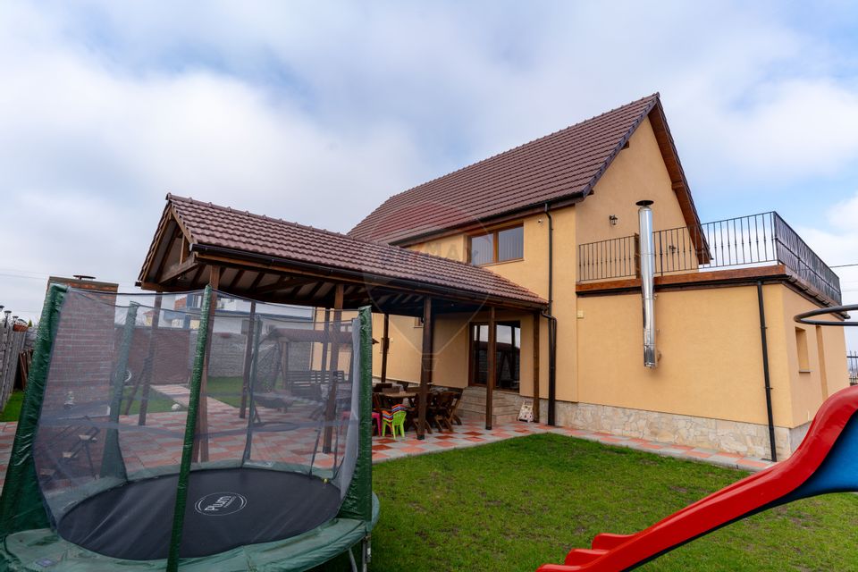 Special villa, 6 rooms , Simeria, jud. Hunedoara