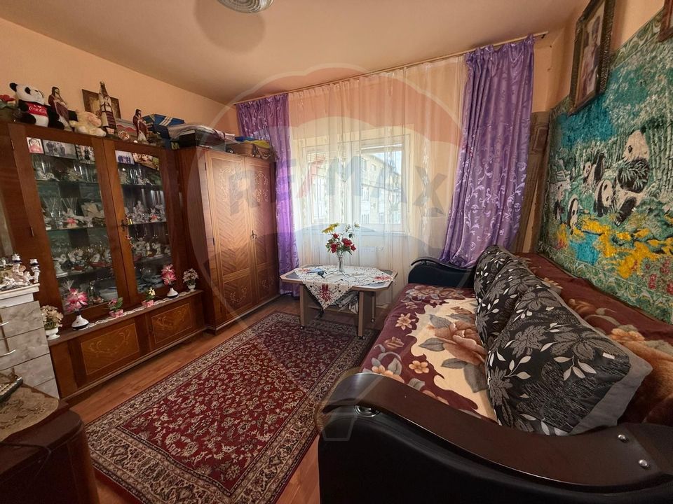 Apartament 2 camere de vanzare - Zona Lazaret