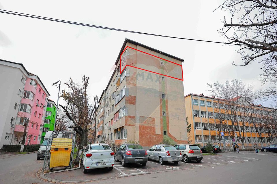 Apartament cu 3 camere de vânzare, zona Ioșia