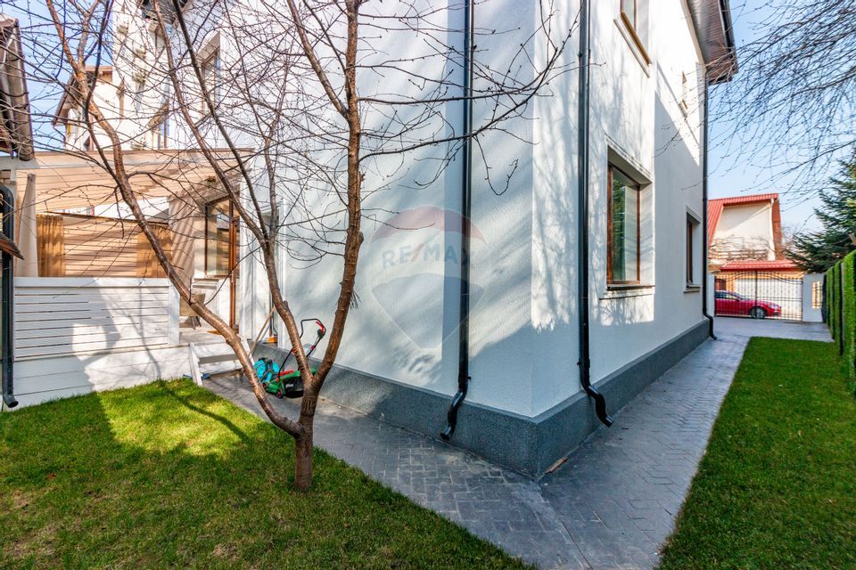 Casă individuala în Aviatiei, adiacent Bulevardul Aerogarii, 4xparcare