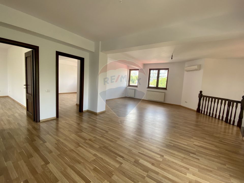 Casa / Vila cu 8 camere de închiriat în zona Aviatiei