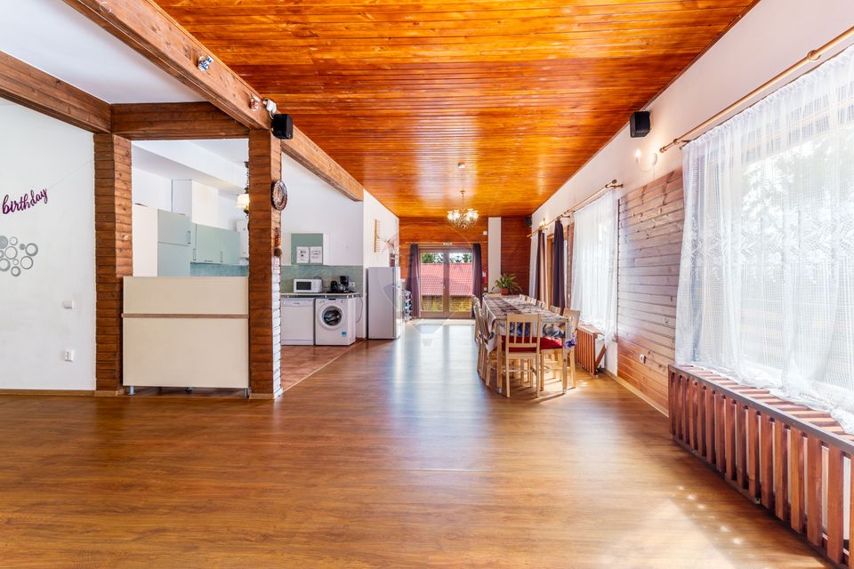 Cabana cu 7 camere de vânzare, 387 mp util, 1300 mp teren!