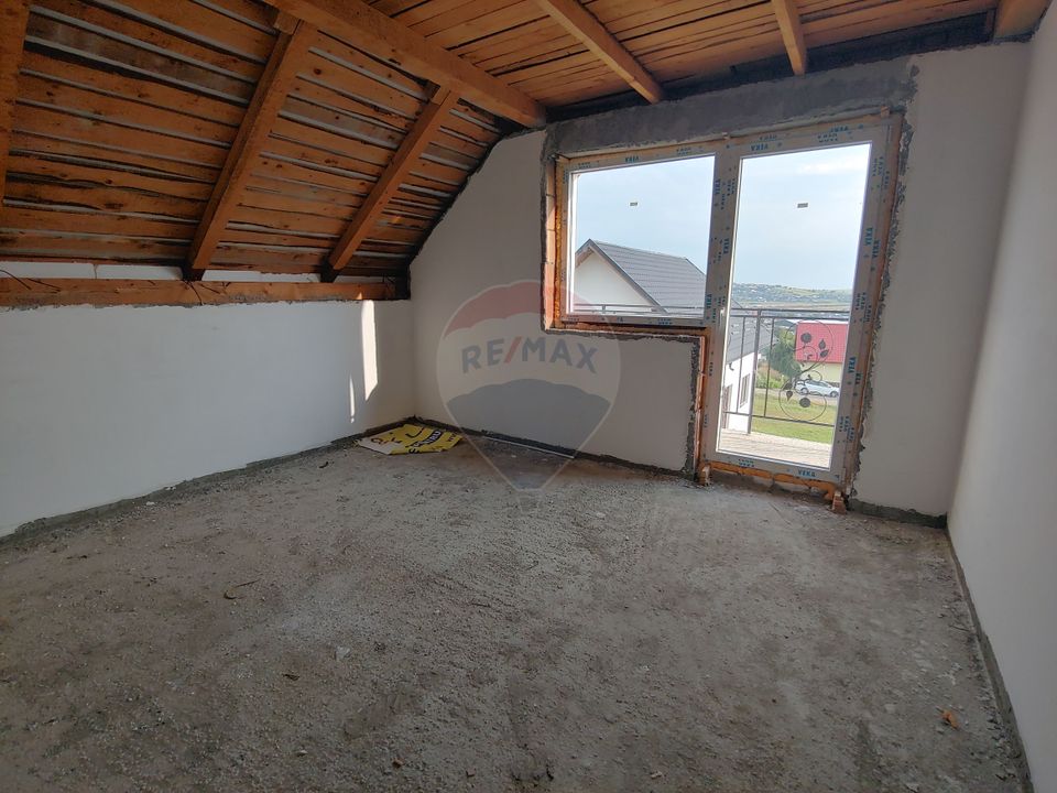 Casă / Vilă individuală cu 560 mp teren, de vânzare în Scheia, Suceava