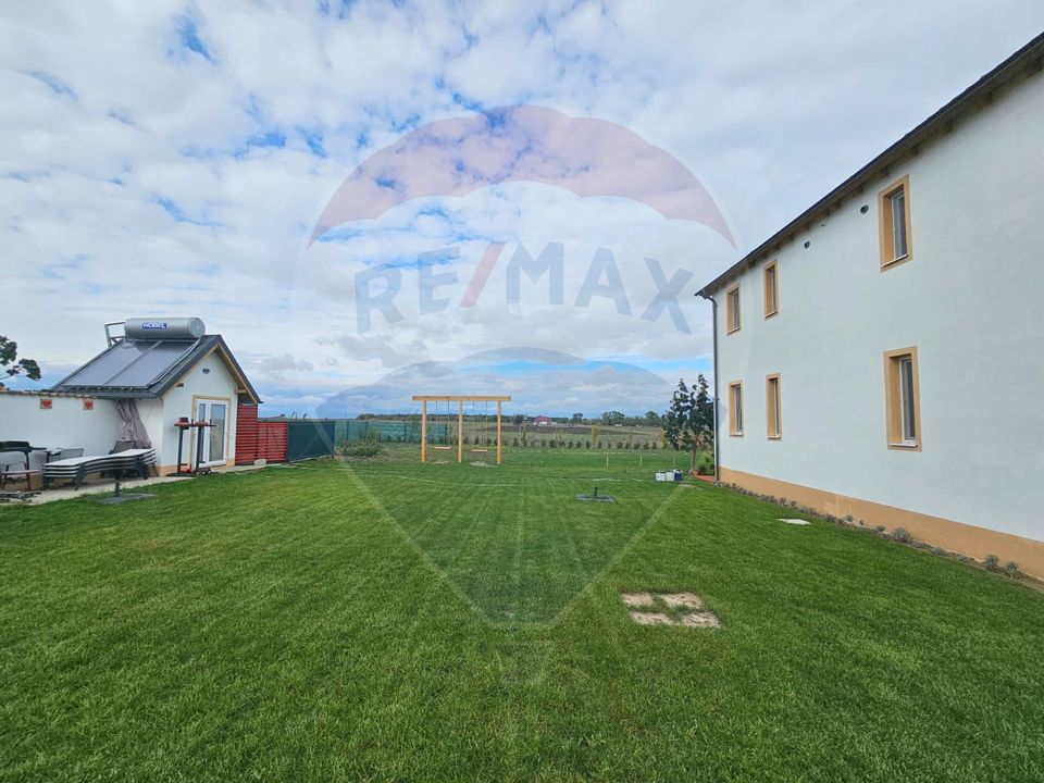 Casă / Vilă cu 4 camere de vânzare Vadu Constanta