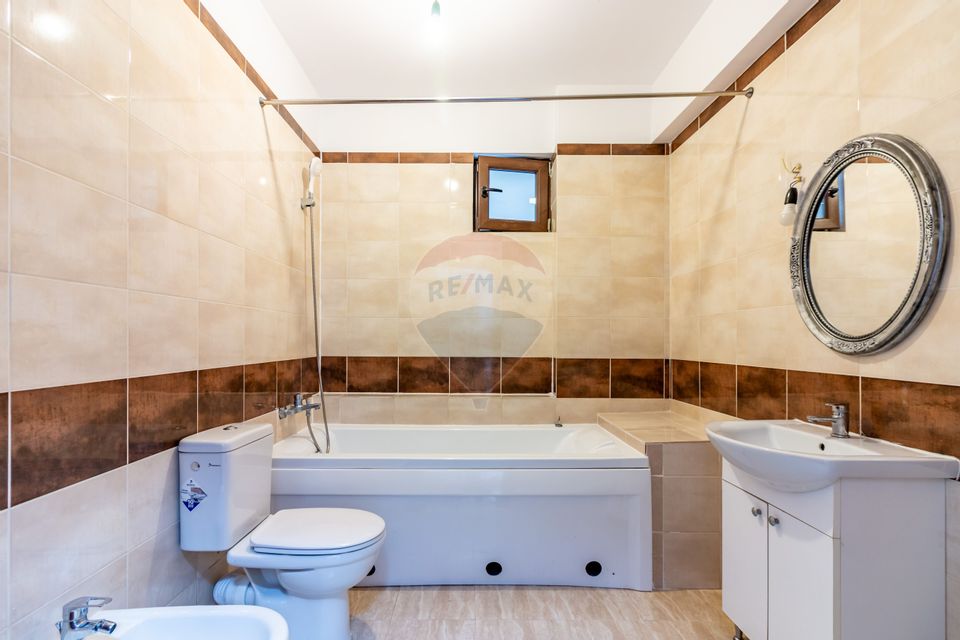 Apartament cu 4 camere si gradina proprie de vanzare/ str.  Amurgului