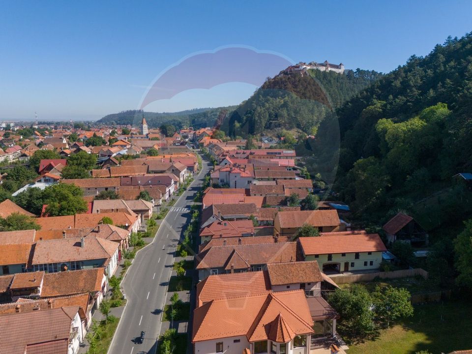 Casă cu două corpuri, teren 835 mp, str. I.L. Caragiale, Râșnov