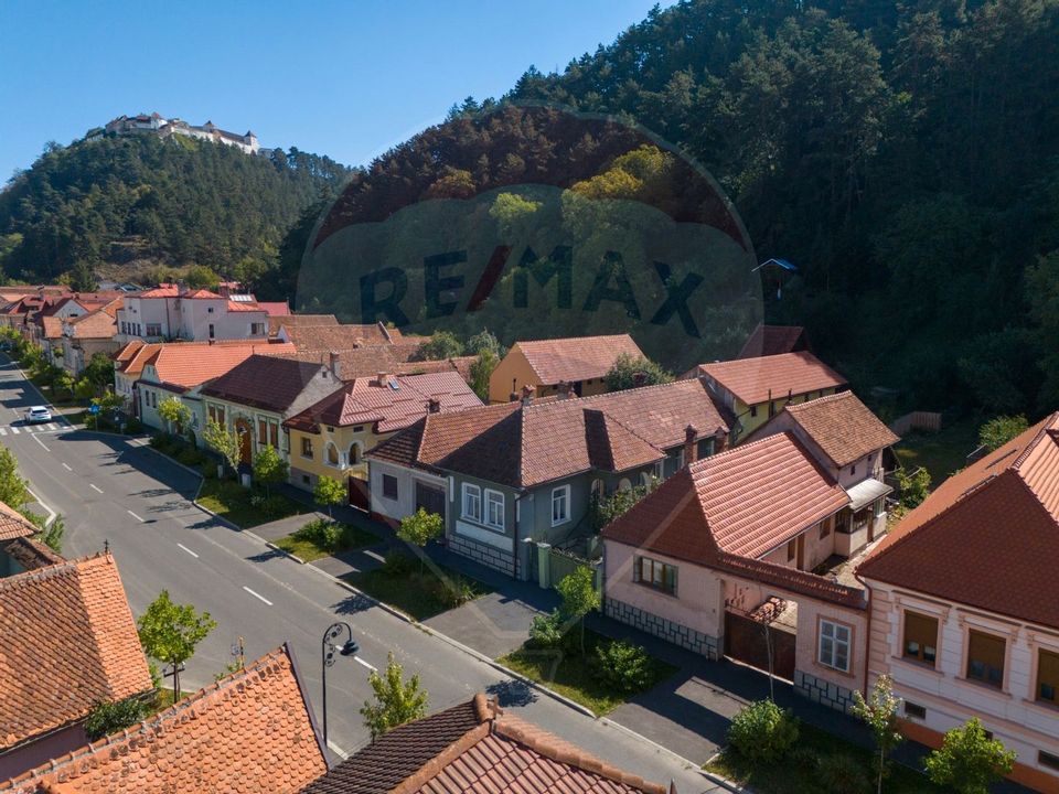 Casă cu două corpuri, teren 835 mp, str. I.L. Caragiale, Râșnov