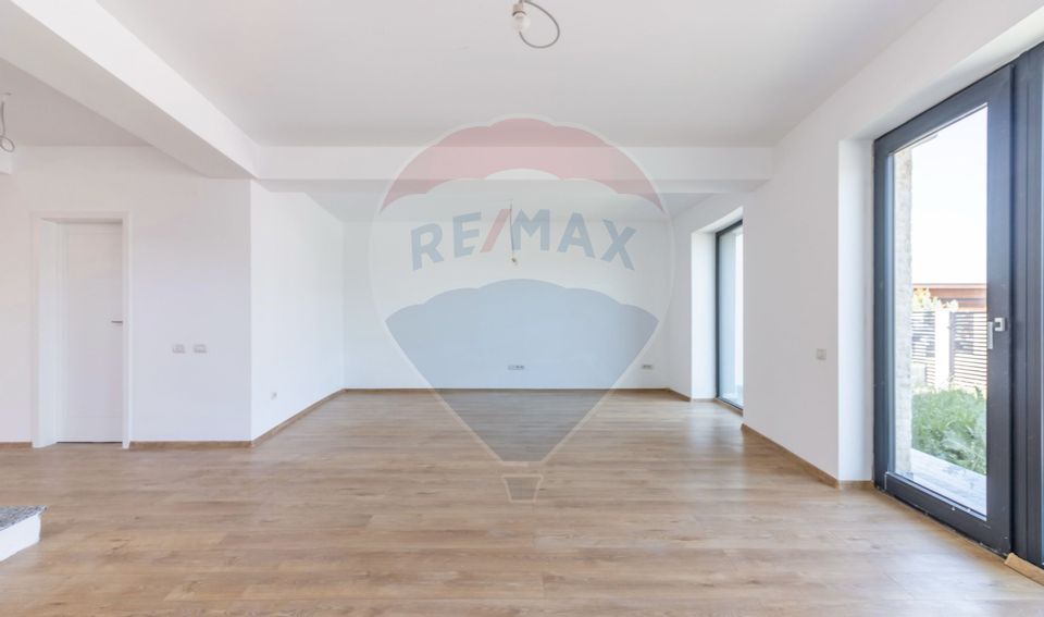 Casă / Vilă de vanzare cu 5 camere, adiacent Martha Bibescu, Mogosoaia