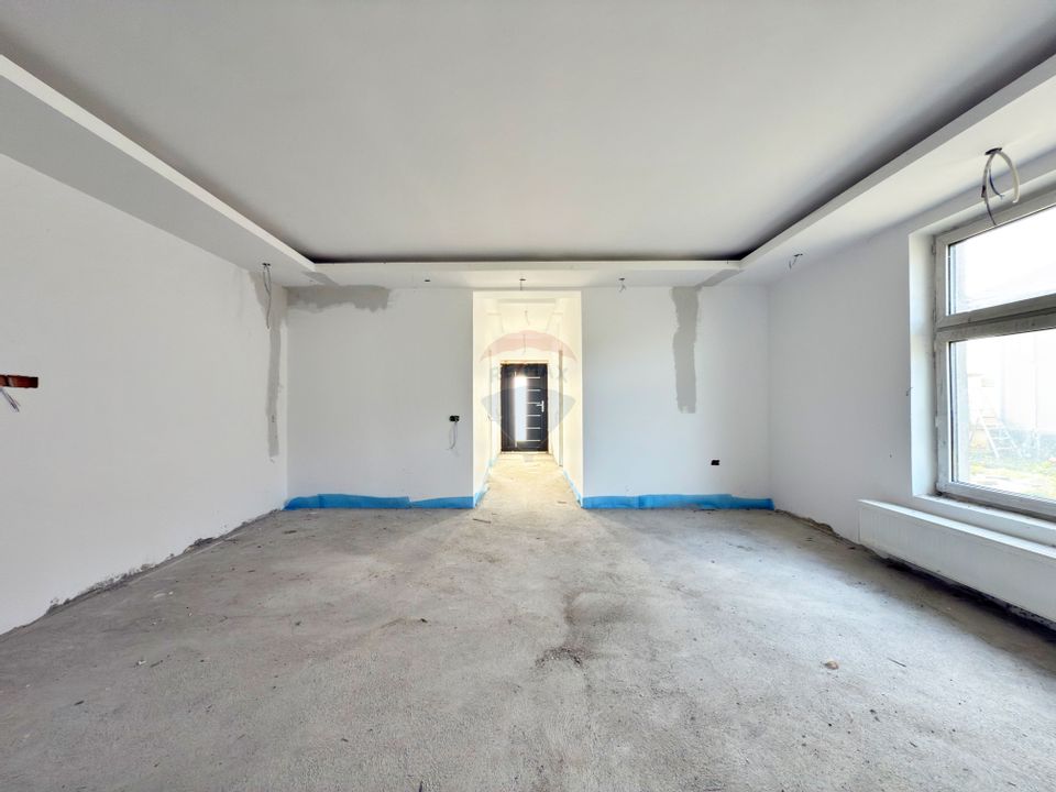 Casă cu 2 camere de vânzare loc. Frumușeni, jud. Arad