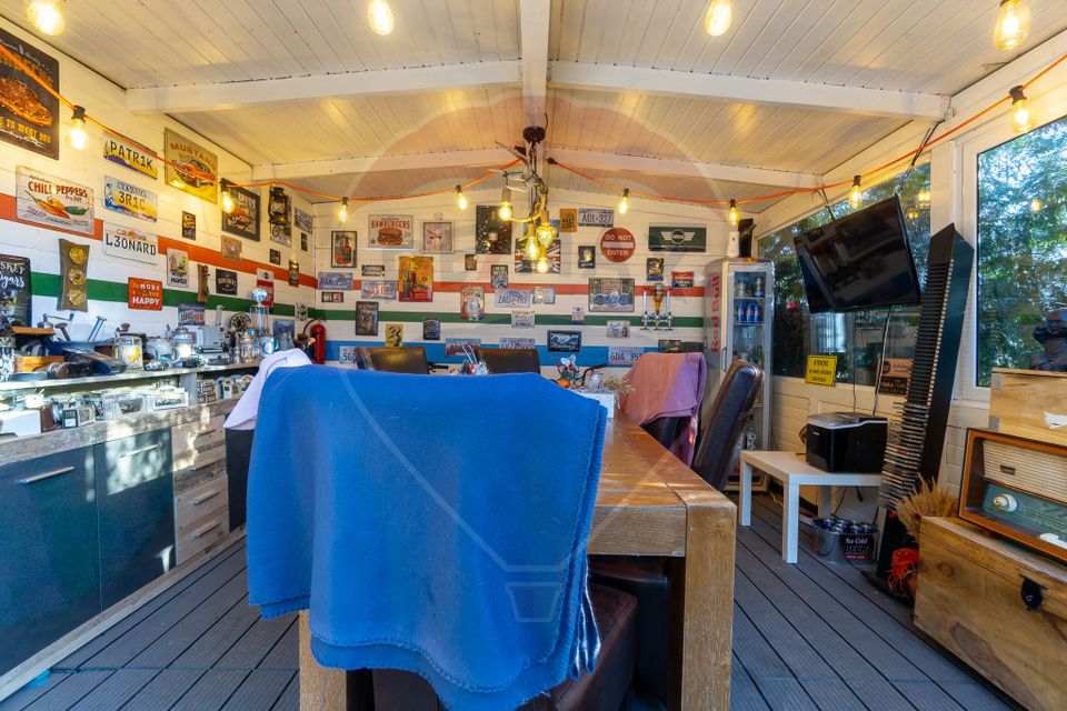 Casă / Vilă cu 4 camere de vânzare în zona Central