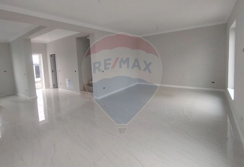 4 room House / Villa for sale