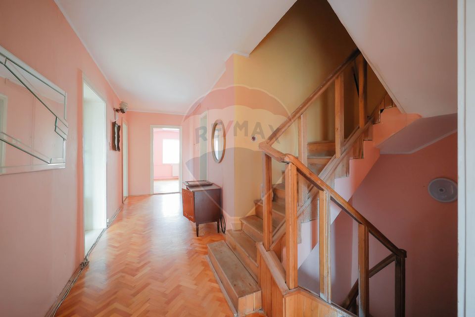 8 room House / Villa for sale, Iosia area