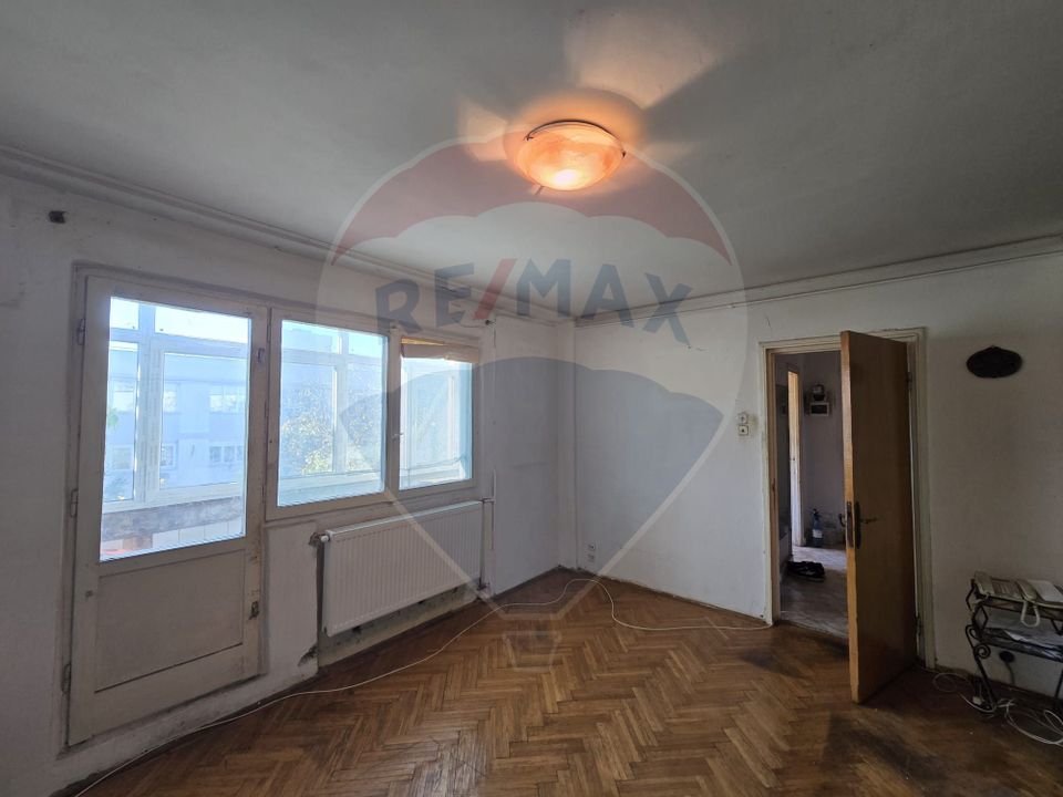 DE VANZARE Apartament cu 3 camere în zona Titan