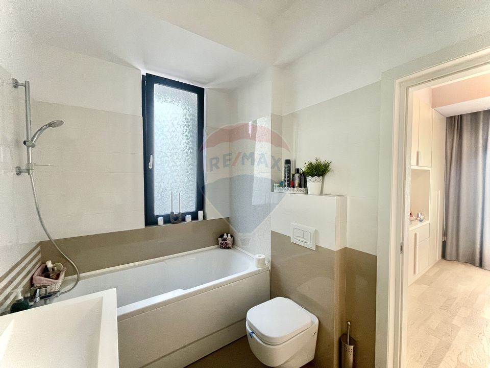 Apartament cu 3 camere de vanzare în zona Calea Calarasilor