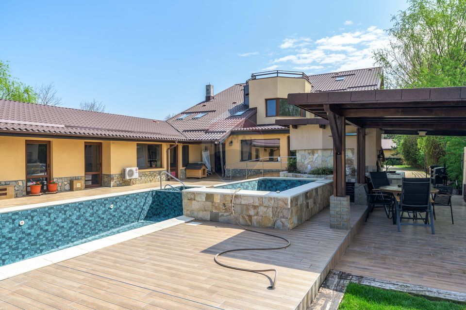 Oferta de sarbatori, discount 10% - Vilă cu parc, piscină și foișor