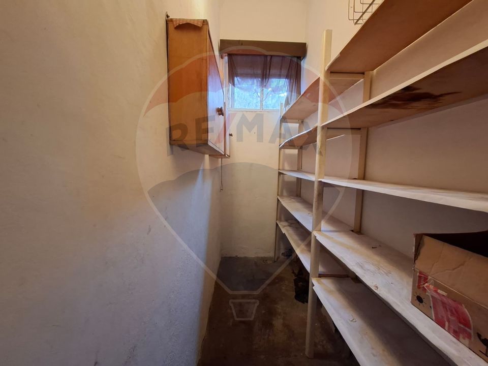 Proprietate centrală Arad,  cotă teren mare, acces auto