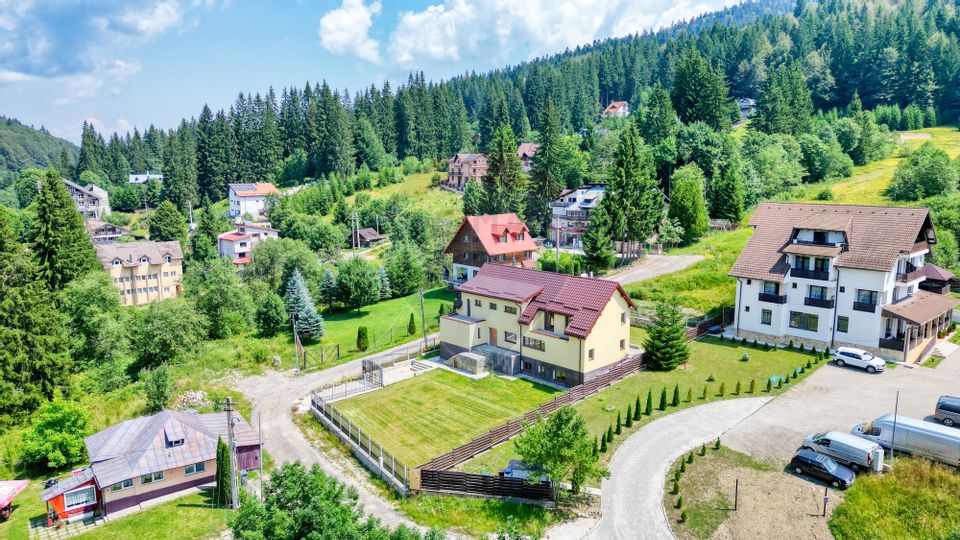 Casă / Vilă cu 6 camere de vânzare în Predeal