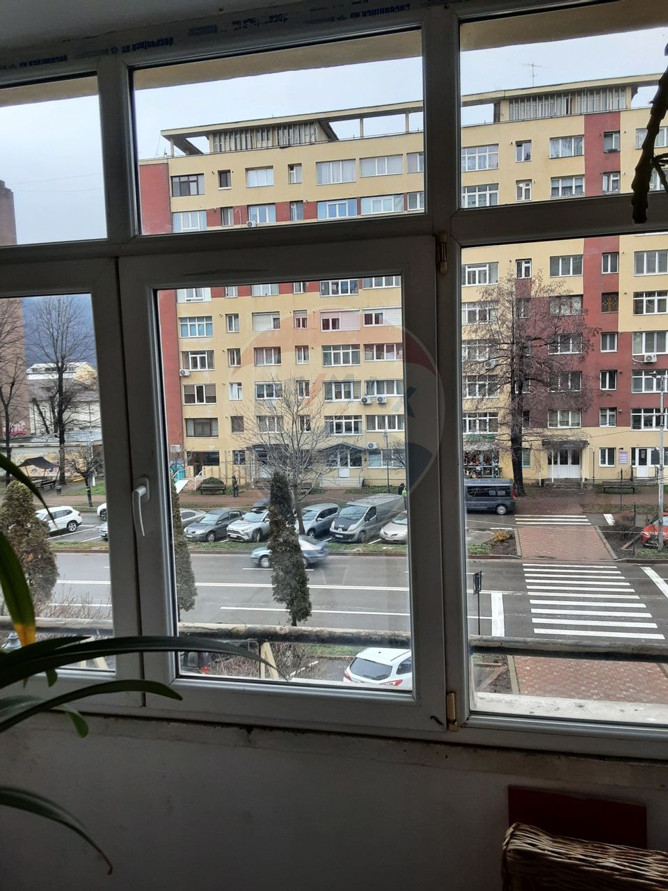 Apartament cu 3 camere de închiriat în zona Central