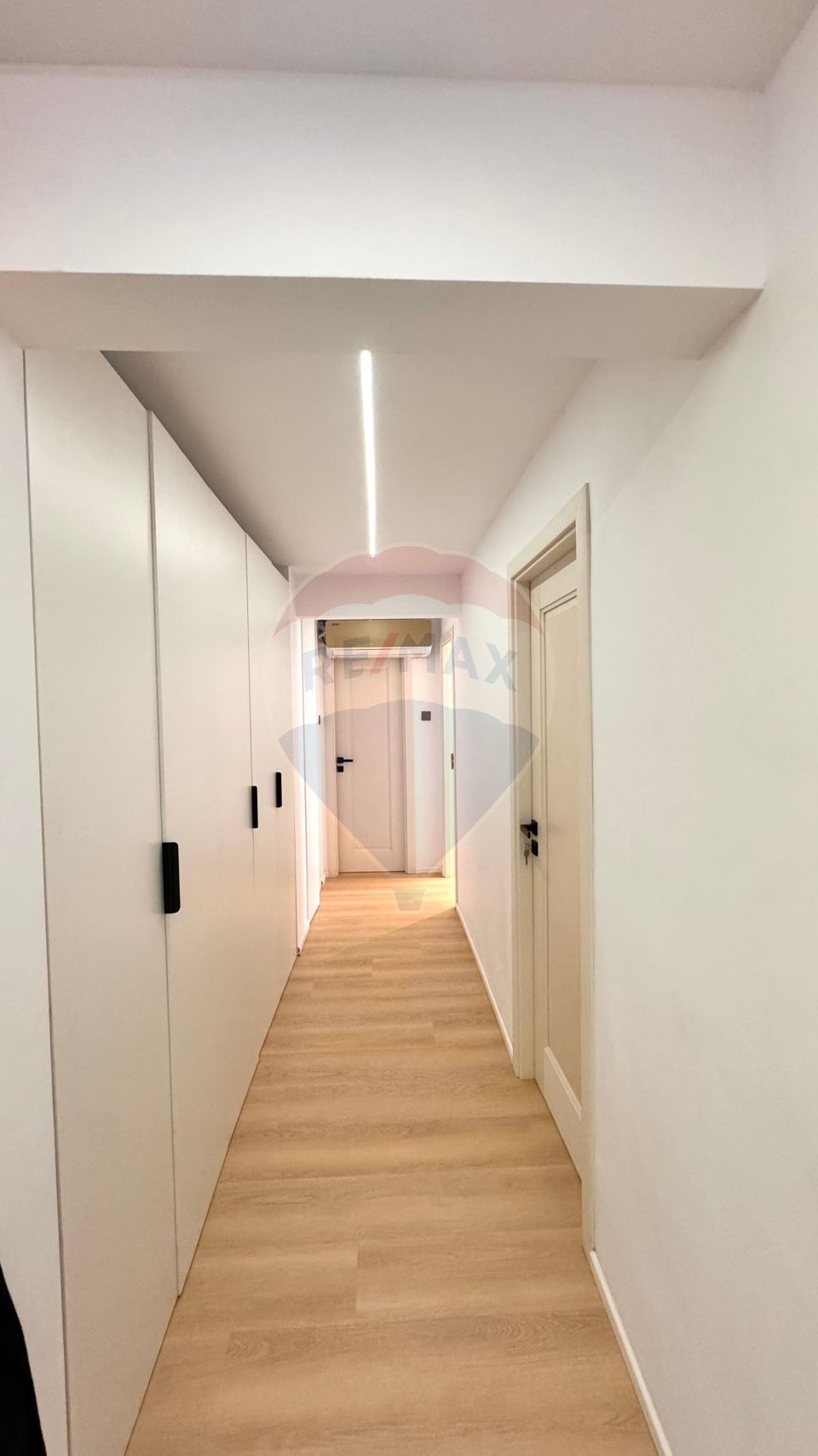 Apartament cu 4 camere, de vânzare, Tomis Nord, Rovere