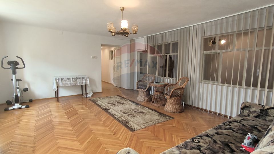 4 room Apartment for sale, Central area