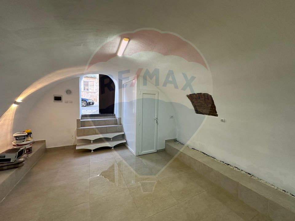 30.17sq.m Commercial Space for sale, Orasul Vechi area