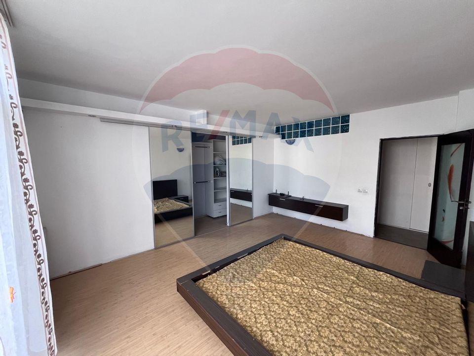 Apartament cu 3 camere de vânzare