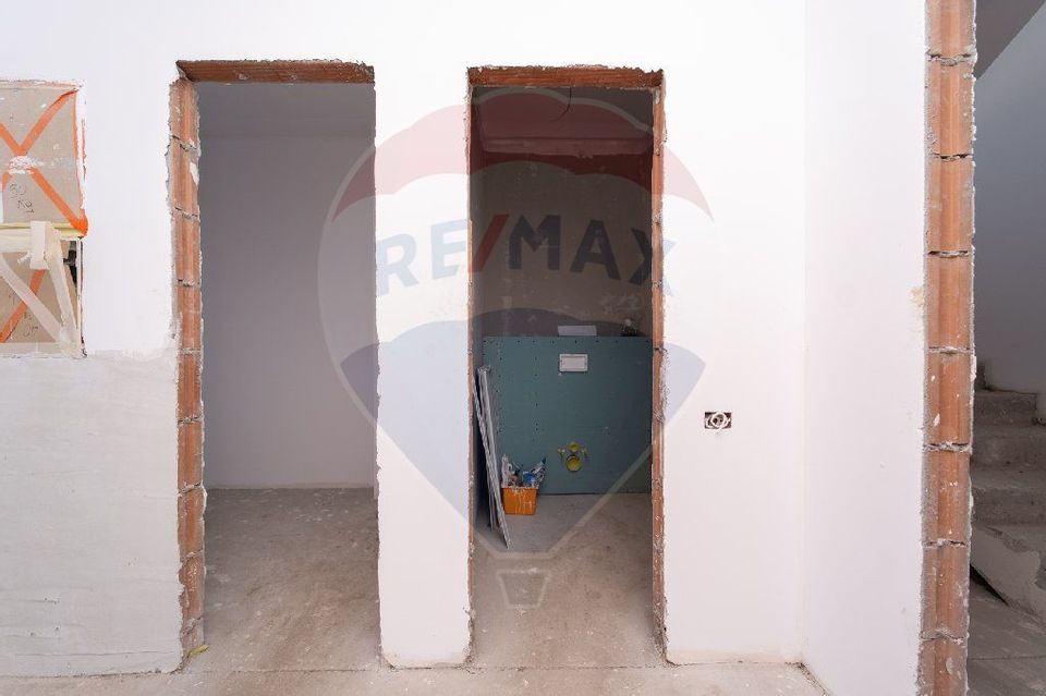 Casă Modernă de Vânzare în Sânpetru