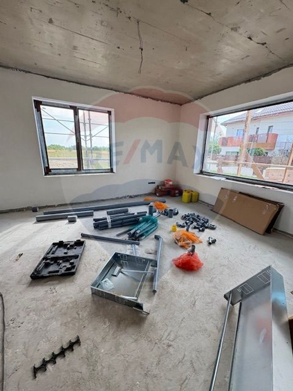 Vilă frumoasa cu 5 camere, 700 mp currte si pompa de caldura - Saftica