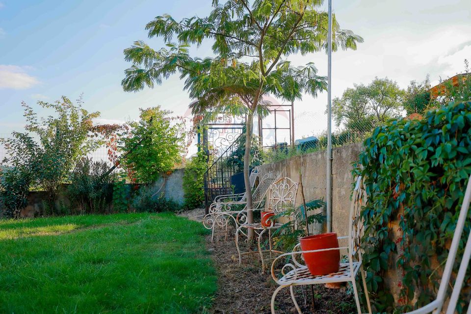 Casă / Vilă cu 5 camere de vânzare în zona Dealuri Oradea