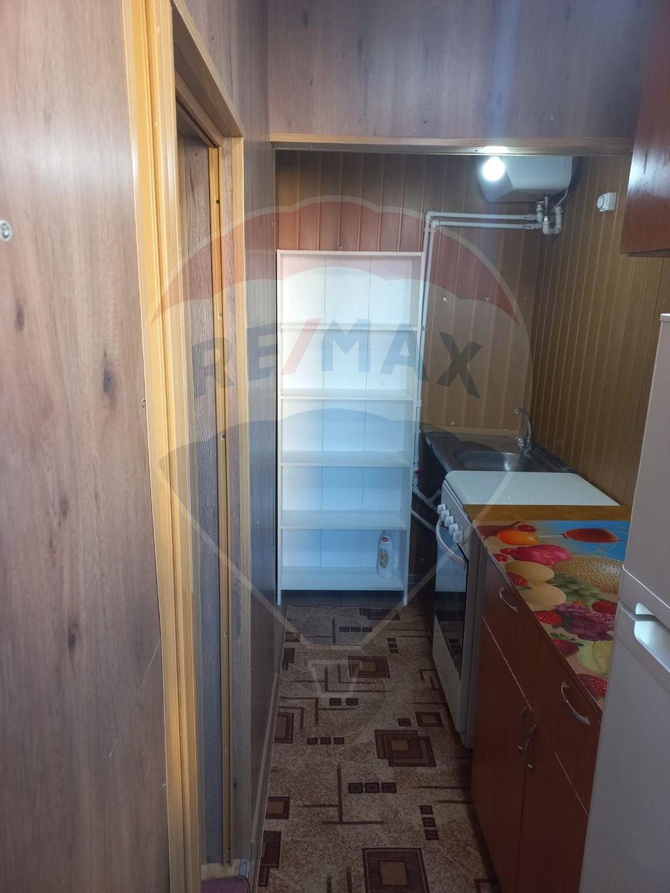 Apartament 2 camere de vanzare in bloc de apartamente 500m Piata 1 Mai