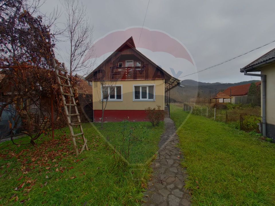 Casă / Vilă cu 3 camere de vânzare in Vadul Izei