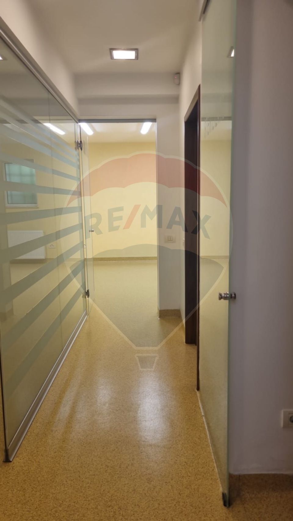 72sq.m Commercial Space for rent, Ferdinand area