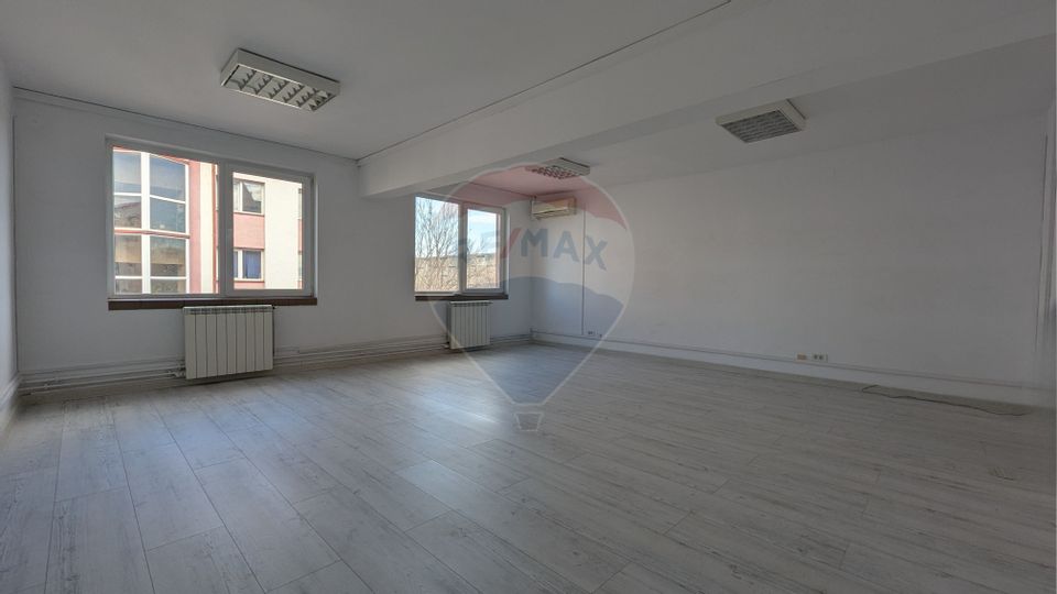 100sq.m Office Space for rent, Regie area