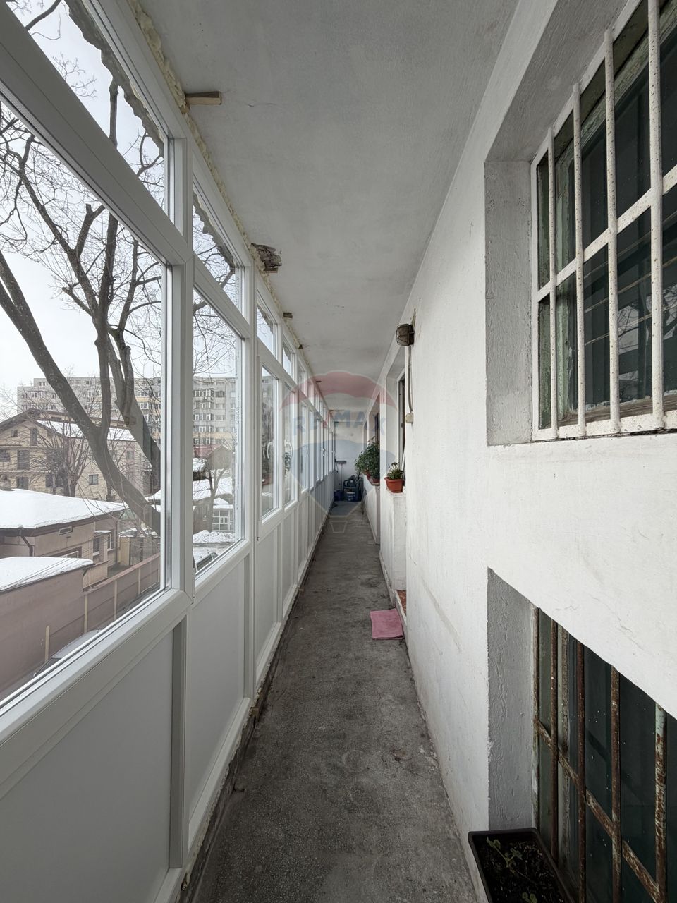 Apartament cu 3 camere de închiriat în zona Giulesti