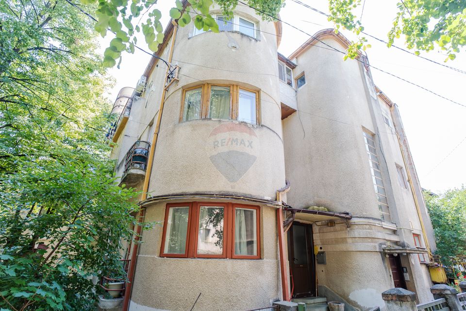 Apartament cu 4 camere de vânzare în zona Piața Unirii