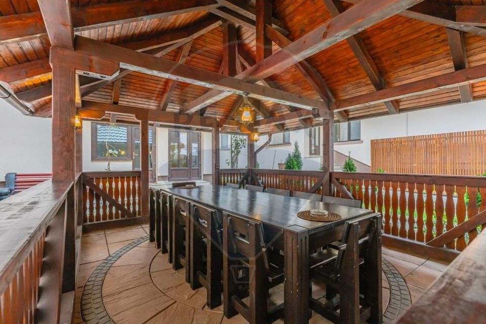 Proprietate turistică cu 14 camere, poziționare excepțională – Râșnov