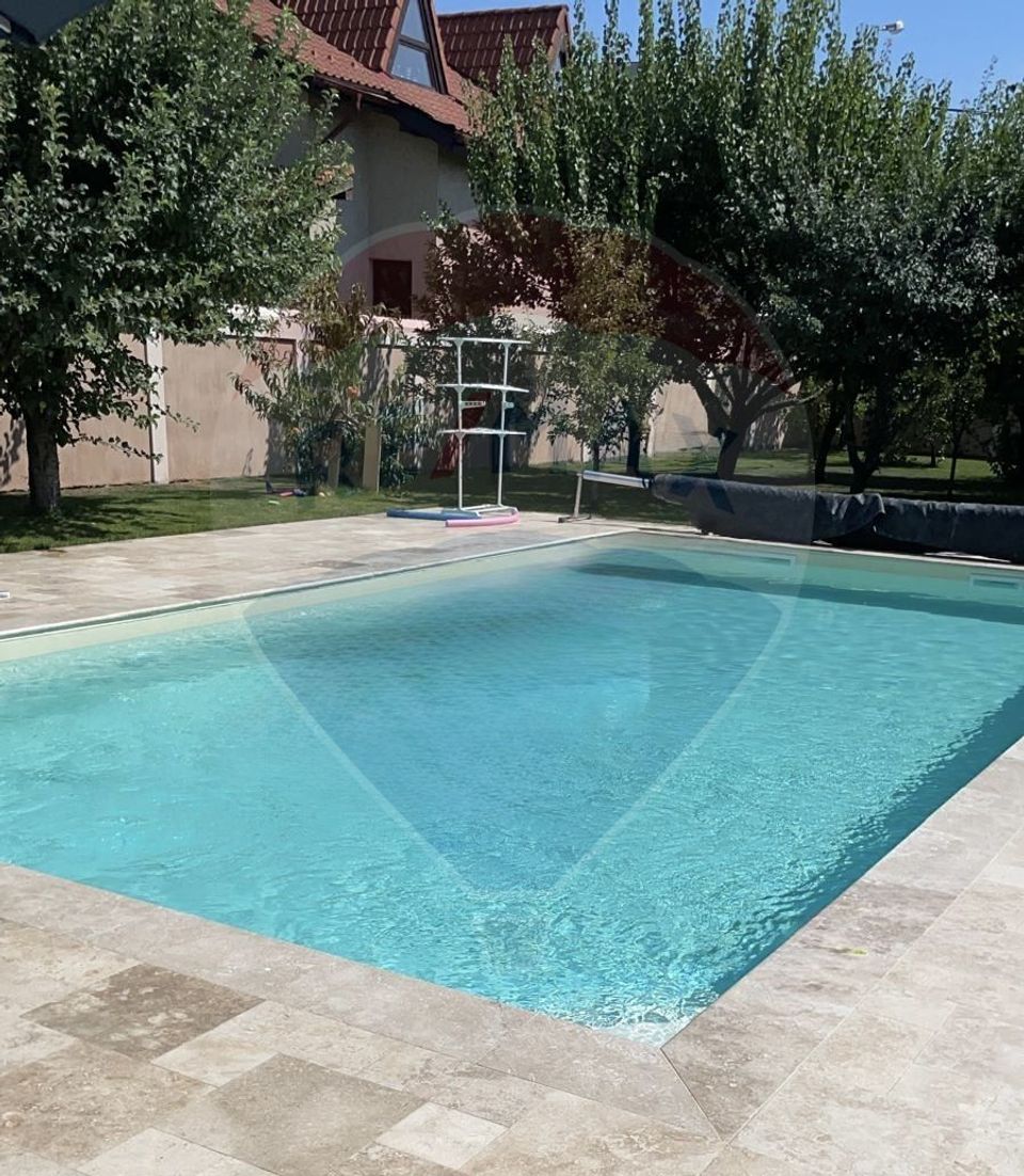 Villa with 6 rooms, pool and land 1300 sqm, for sale in Otopeni