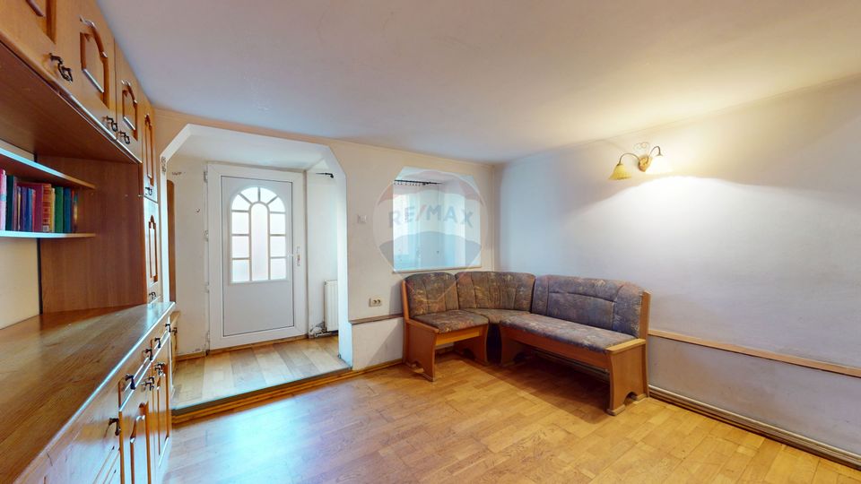 Casă individuală de vânzare | P+E+M | Central | Cristian