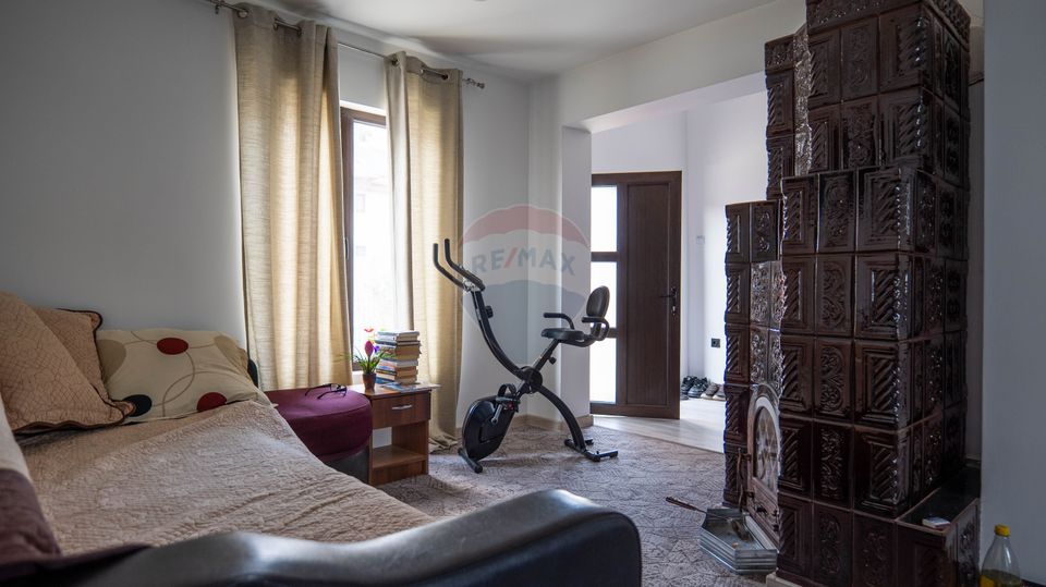 Vanzare vila si spațiu comercial, gradina si garaj-zona Corbii Mari