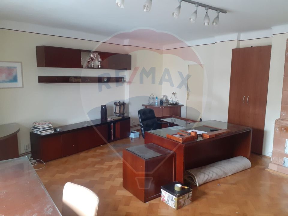 5-room apartment in Mosilor area, historic air building