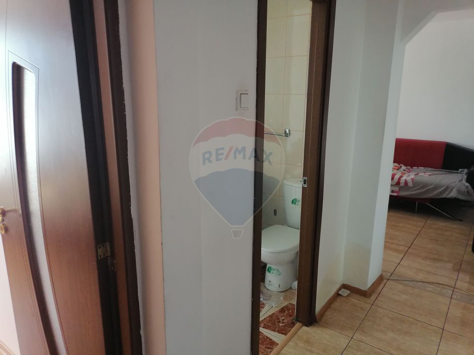 Apartament cu 3 camere de închiriat în zona Milcov